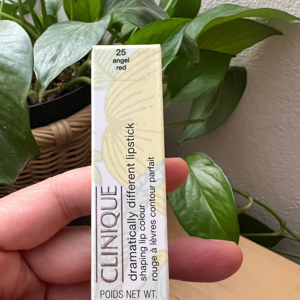 NIB Clinique Dramatically Different Lipstick Shaping Lip Colour Angel Red - Picture 4 of 8
